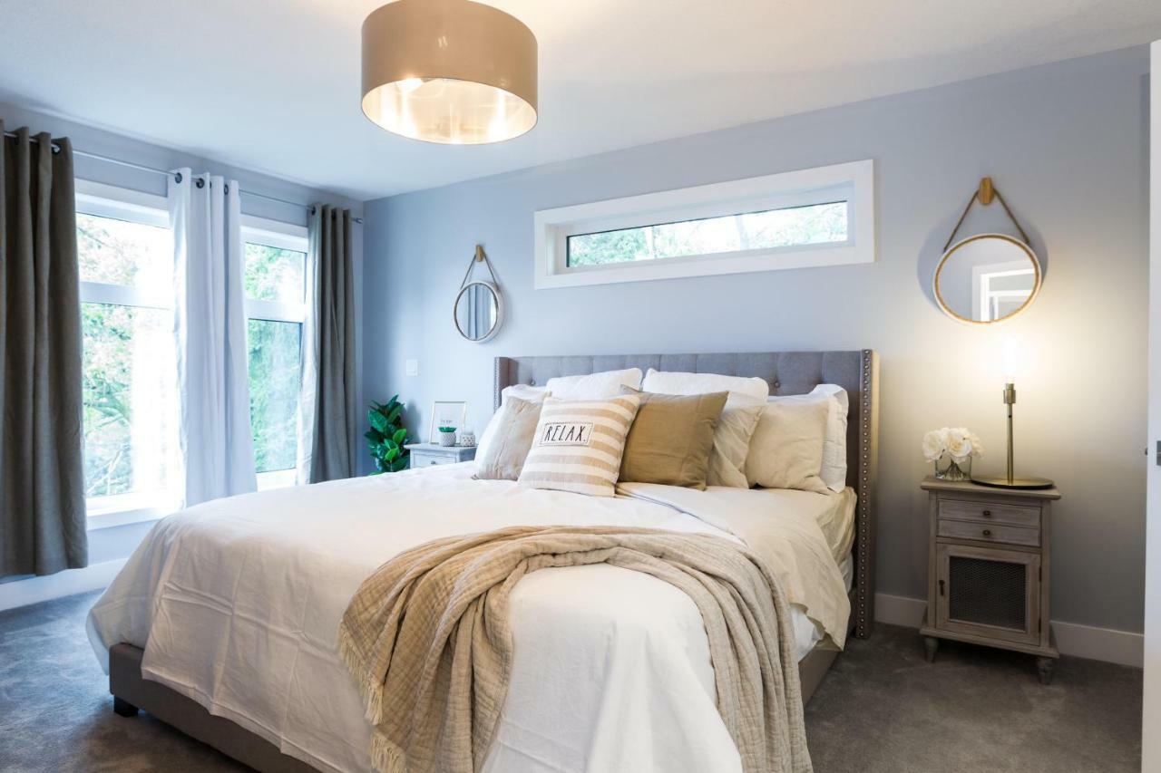 Contemporary Farmhouse Home - King Bed - Double Garage Parking - Free Wifi & Netflix - Long Stays Welcome 埃德蒙顿 外观 照片